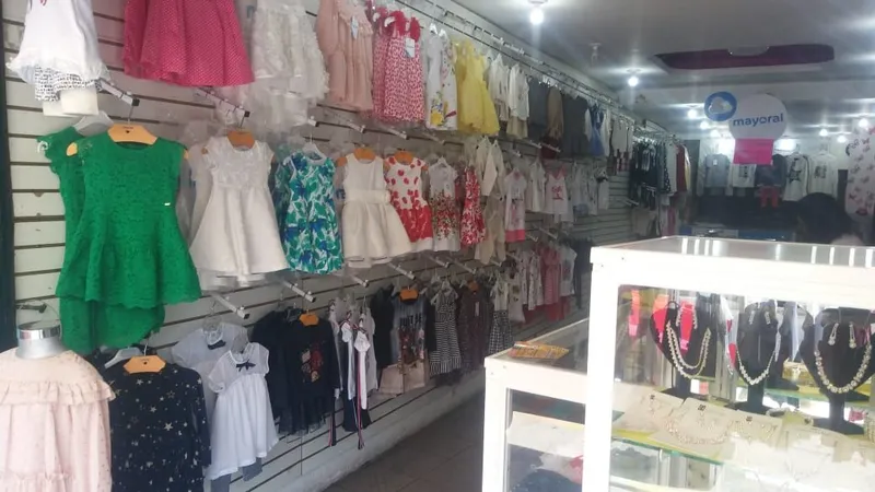 Collares y Vestidos para Niñas