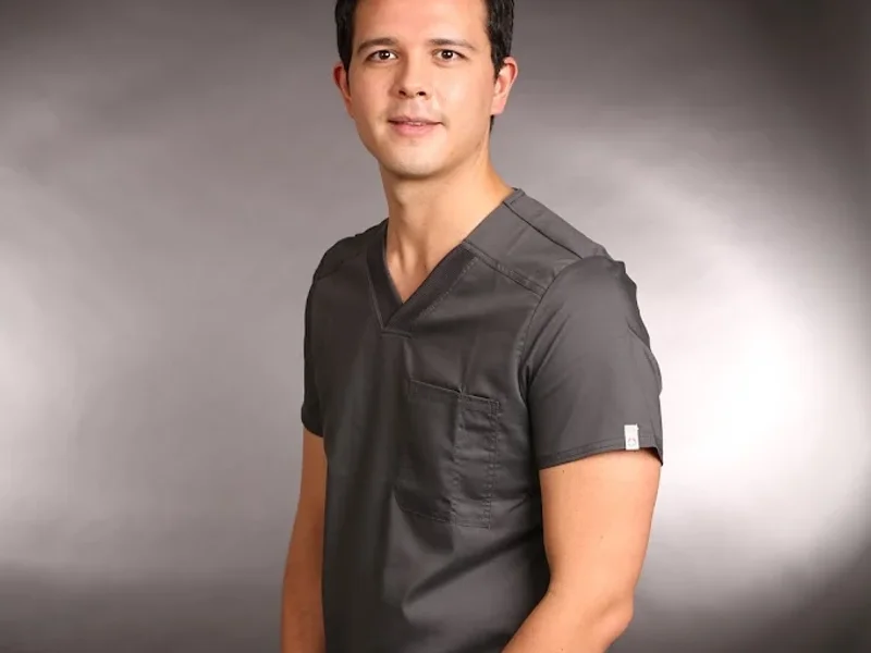 Dr. César Iván Eugenio González Dermatólogo