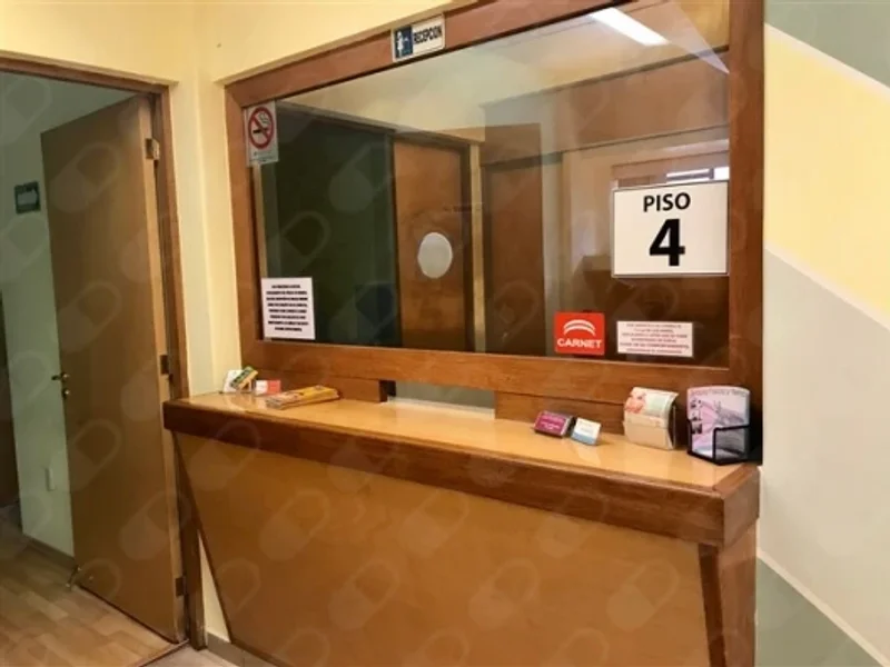 Dra. Yareni Salas Espíndola, Dermatólogo