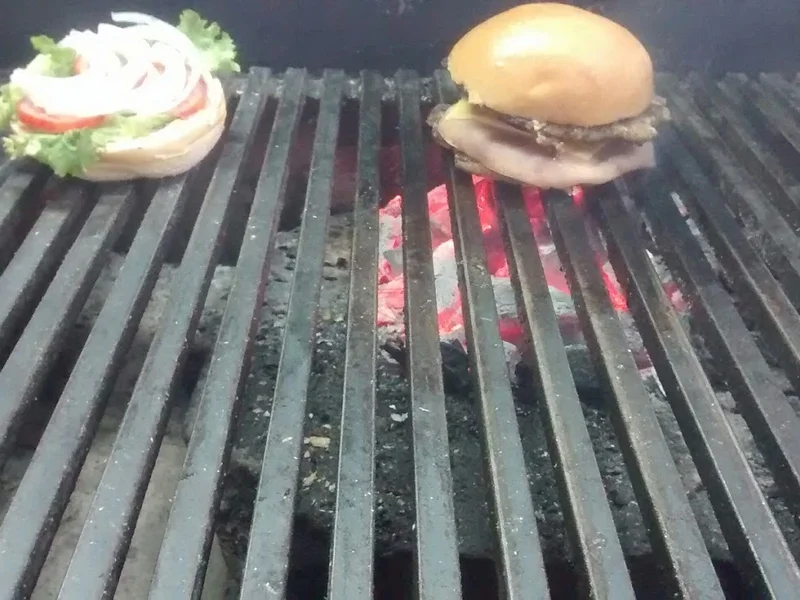 Hamburguesas al carbón Mc Patas desde 1993