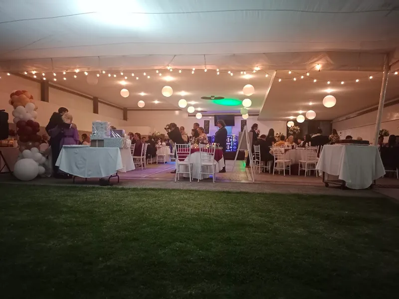 Salón y jardin de eventos el club