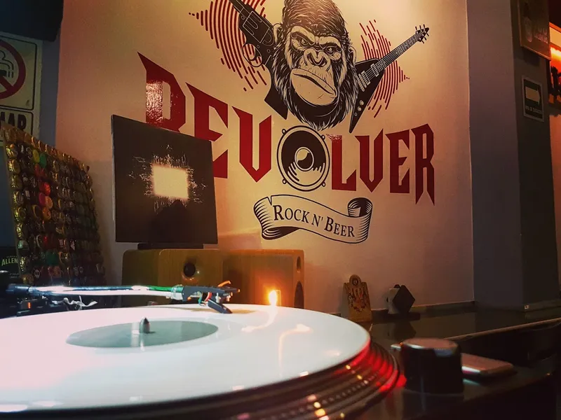 Revolver Bar