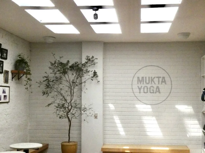 Mukta Yoga Vinyasa