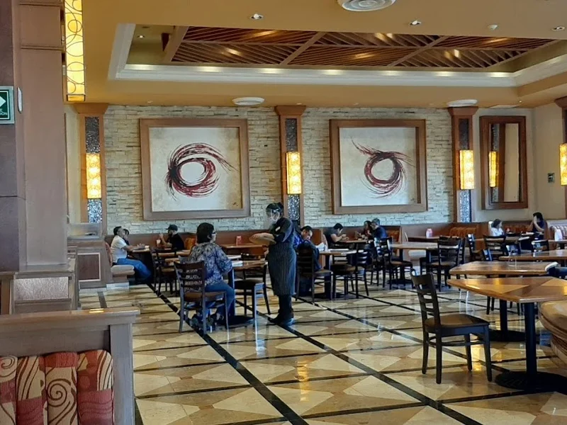 Toks Avenida Central