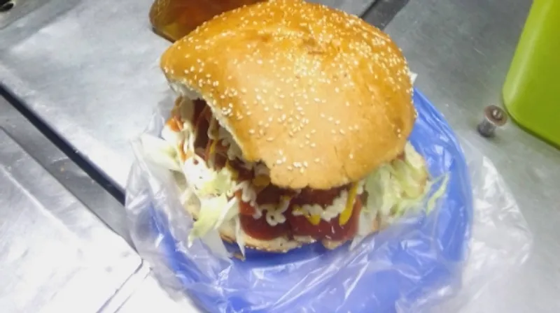 Hamburguesas y Hotdogs EMPORIUMBURGUER