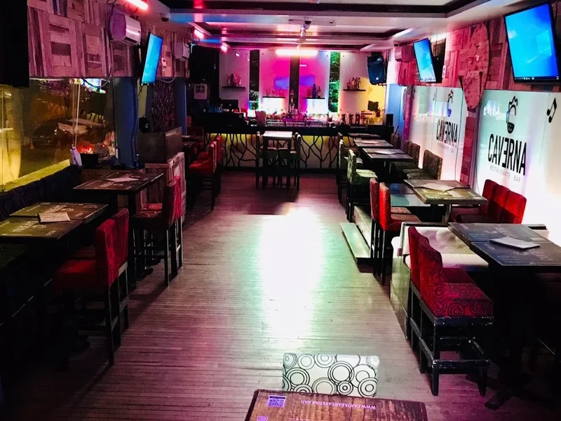 Karaoke Caverna Napoles