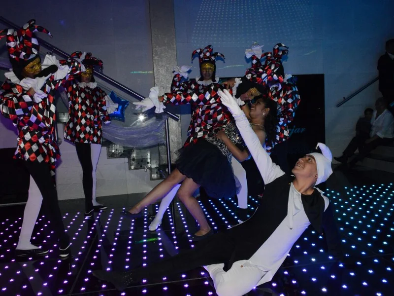 Studio de Baile "Crazy World Of Dance" Producciones