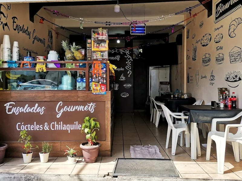 Ensaladas Gourmets, Cócteles y Chilaquiles