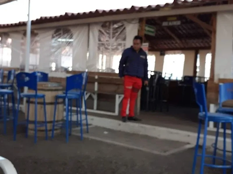 Restaurante "Las micheladas del pollo"