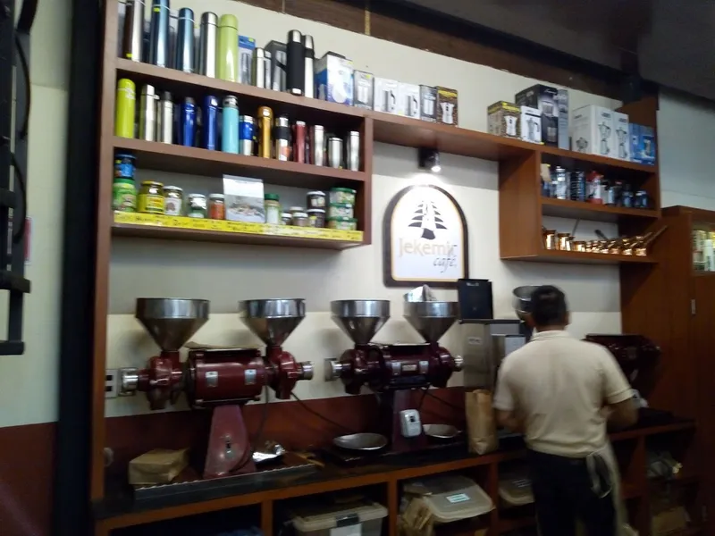 Jekemir Café