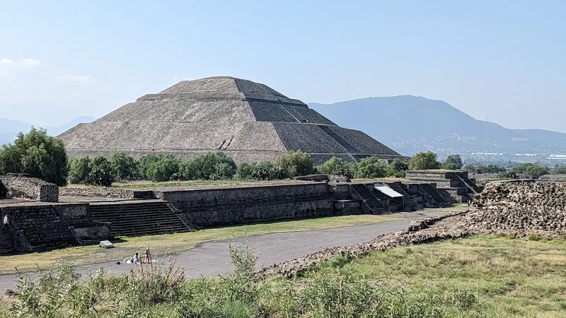 Zona Arqueológica de Teotihuacán puerta 1