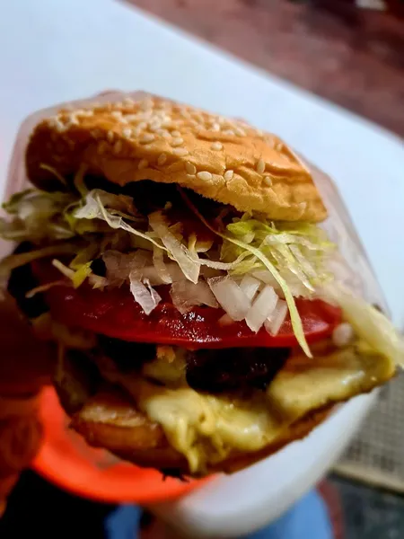 Hamburguesas al carbón “La Parrilla”