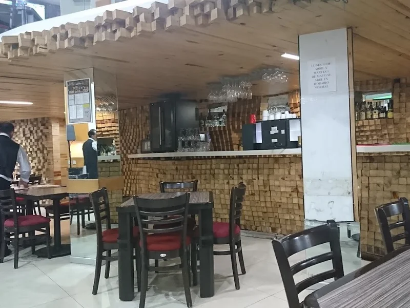 La Reyna Restaurante Bar & Cantina