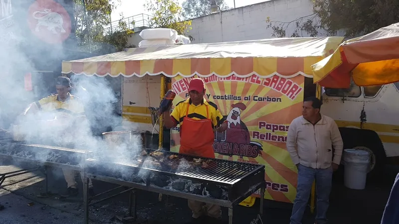 Costillas y pollos al Carbón