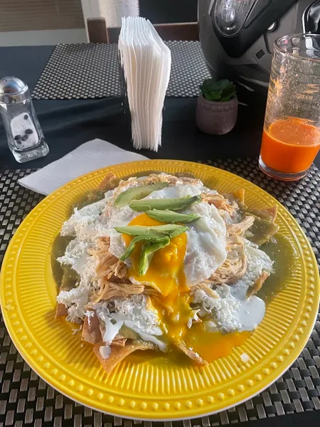 Los Tres Chilaquiles Satélite
