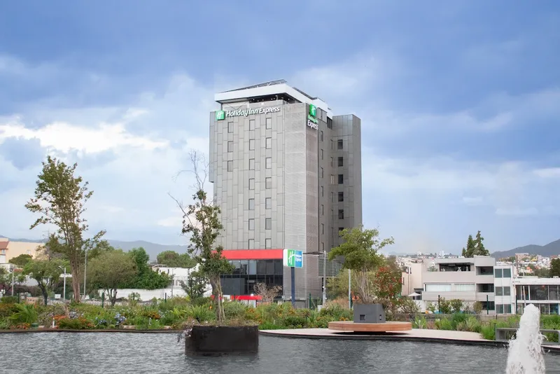 Holiday Inn Express Satélite