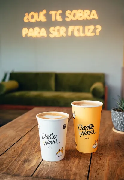 Dante y Nova Café