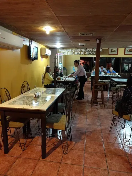 Los Magos Restaurant Bar