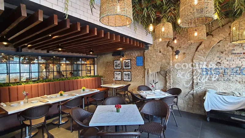 Bistro 702