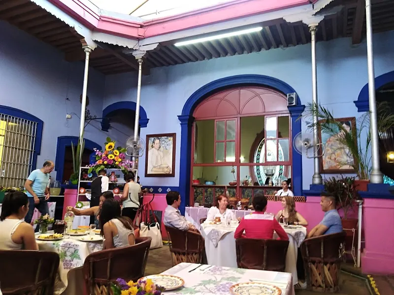 La Saturnina