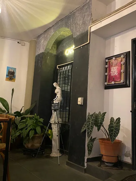 Ave Negra Café