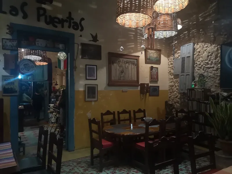 Las Puertas San Román Barra de Café y Galería
