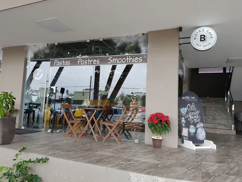 La Esquina del Trovador Bistro + Café