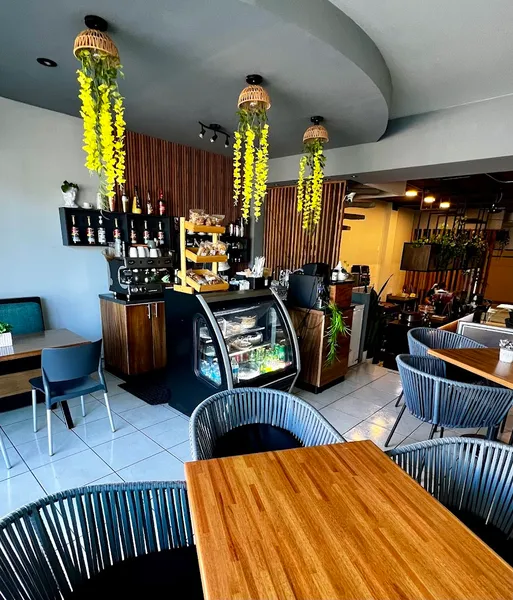 Amaretto Café