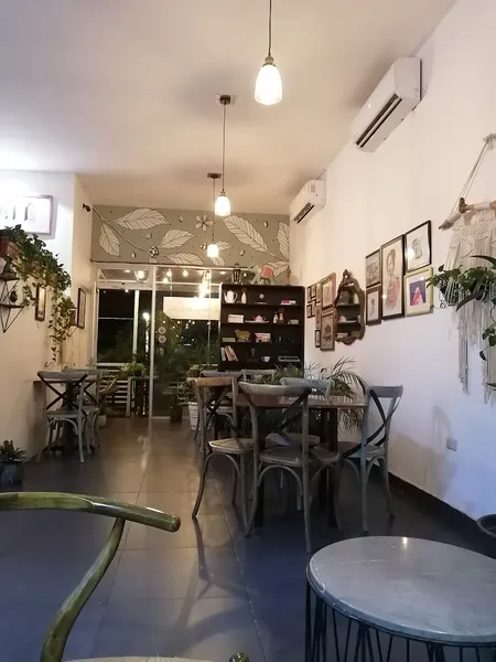 Nana Café