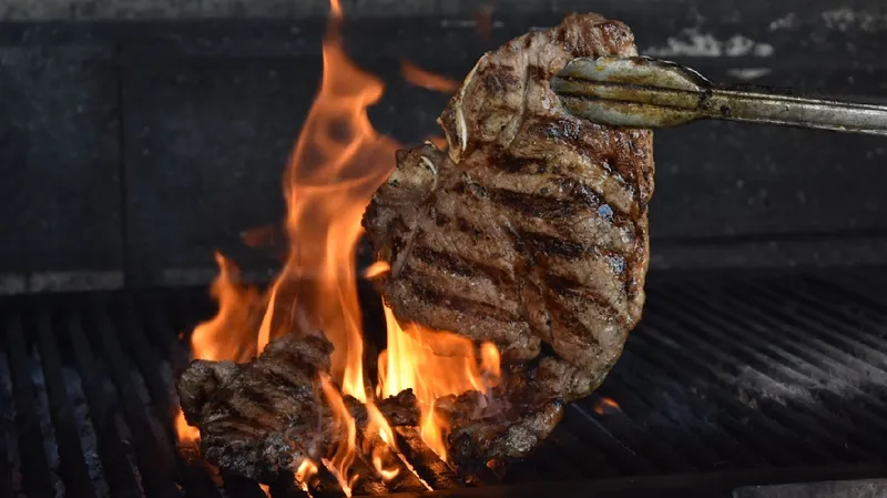 El Carnes de Monterrey ( av Huayacán plaza linda )