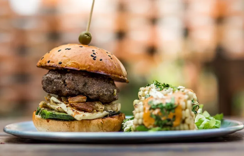 Mu. Burgerhouse Nichupté | Hamburguesería Cancún