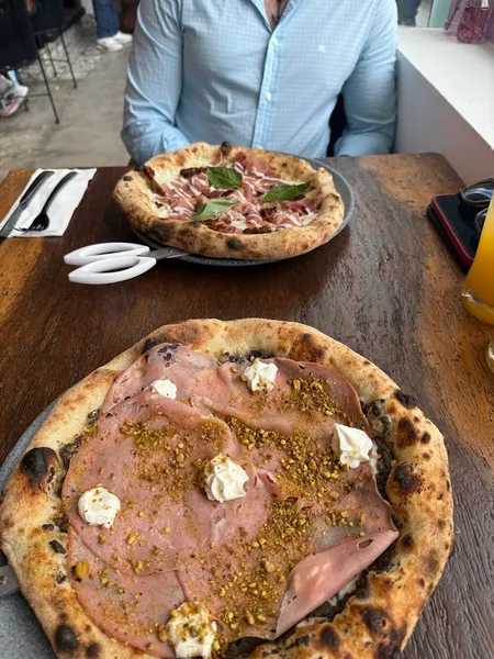 Ugolina | Pizzería Napoletana Cancún