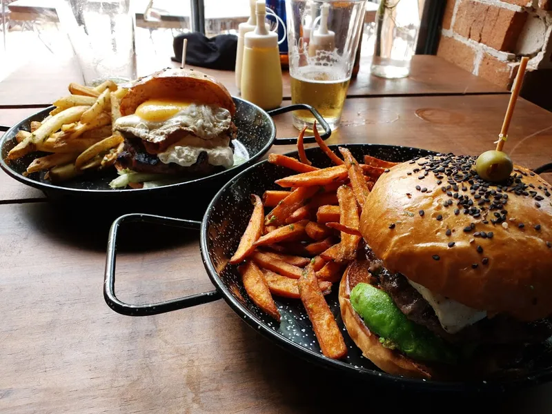 Mu. Burgerhouse Nichupté | Hamburguesería Cancún