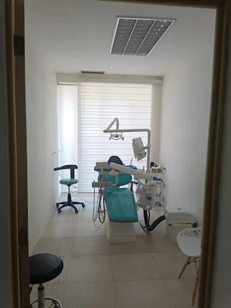 Rehabilitación Dental dentista Cancún endodoncia implantes prótesis fija