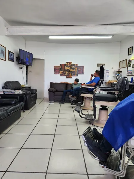MARCIAL Peluqueros