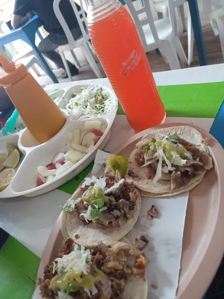 Carnitas y chicharrones “Los chelitos”