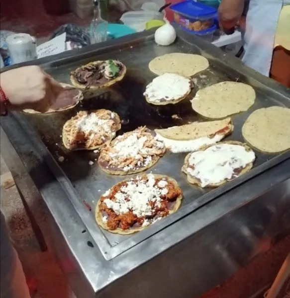 SOPES, QUESADILLAS, PAMBAZOS EN COMAL DE LA 59