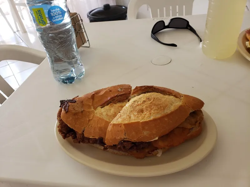 Tortas Metro Balderas Cancun