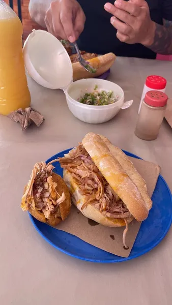 Tacos y Tortas de Cochinita