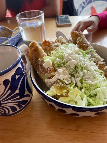 DOÑA GALLINA “Caldos y Antojitos mexicanos”