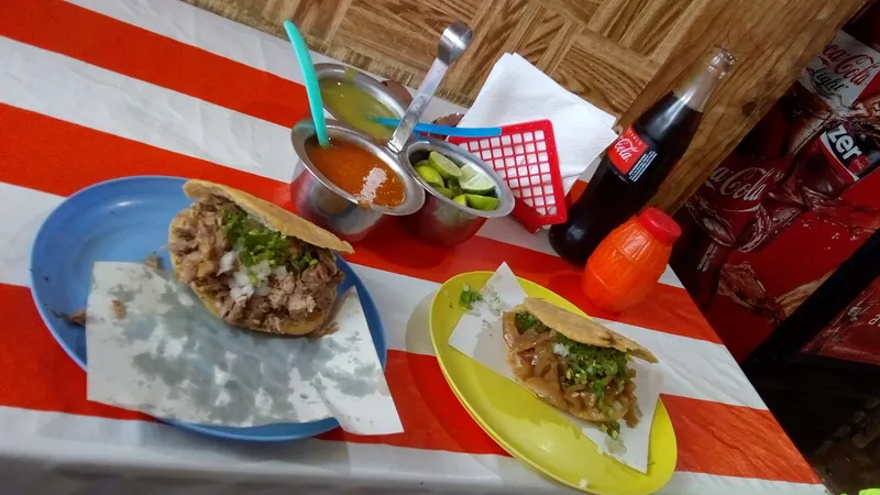Carnitas y Algo Más...
