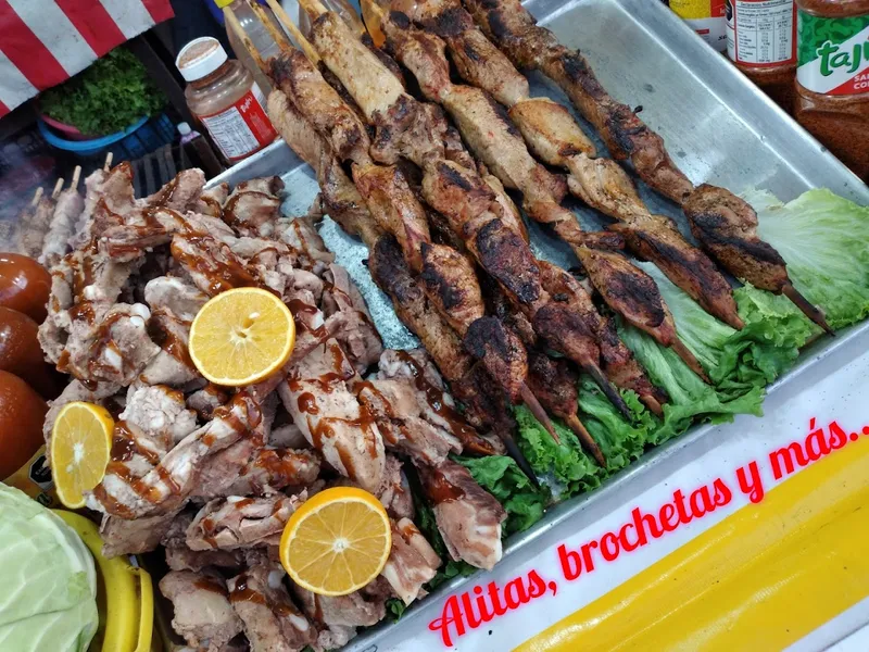 Alitas brochetas y algo mas...