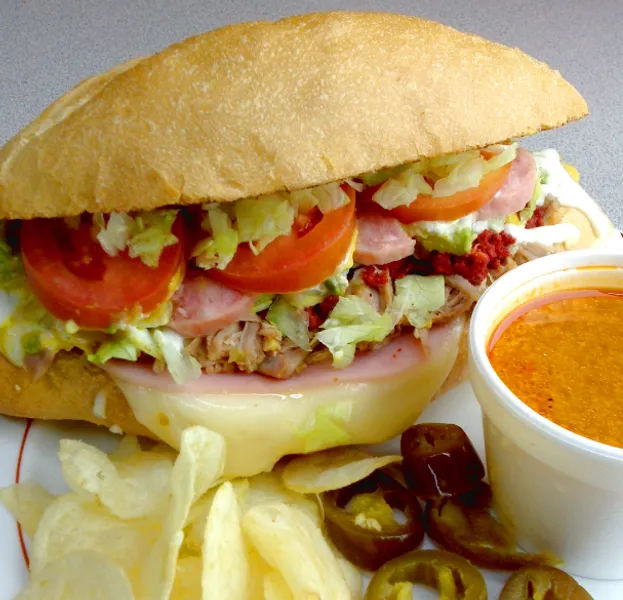 Antojitos y Tortas Sallela