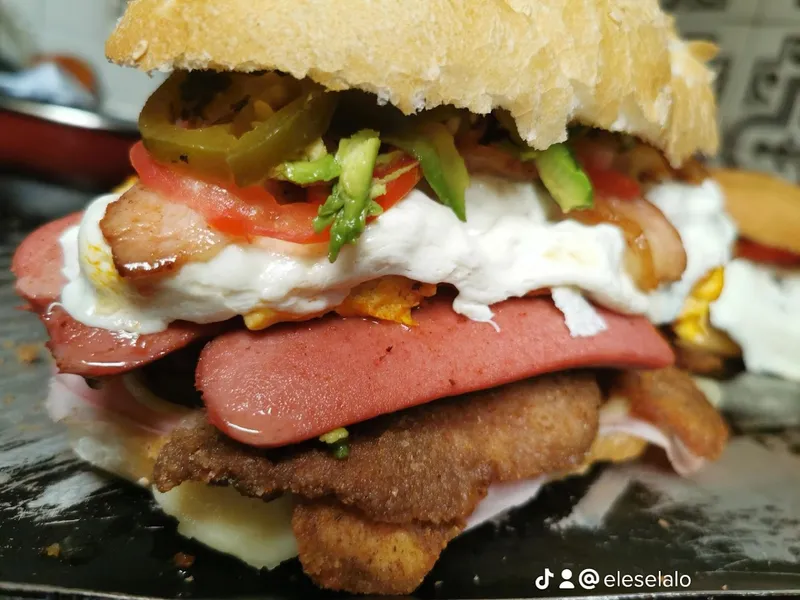 " LAS ESAS TORTAS" DEL "ESE LALO"