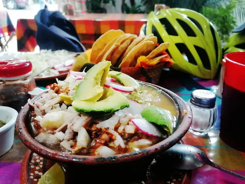 La Pozoleria "Con el sazon de mi tierra"