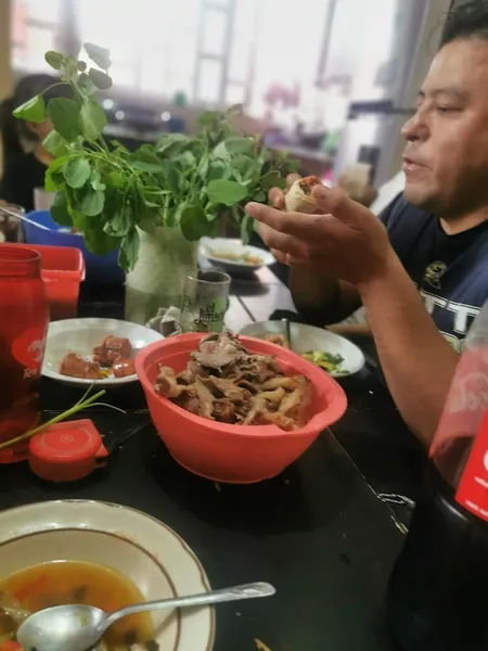 Pozoleria y antojitos *Laurita *