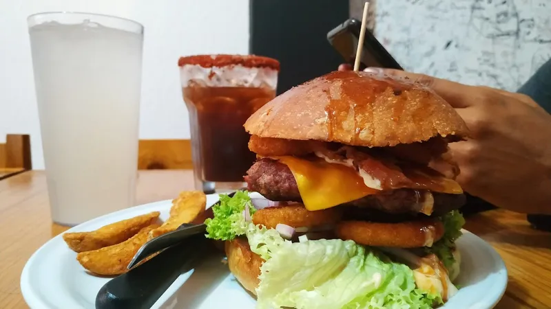 La Plazuela / Brooklyn Burger