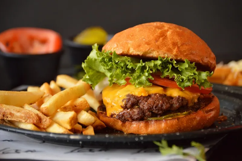 Louie Burger Providencia