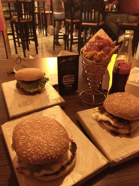BURGER TOWN BT
