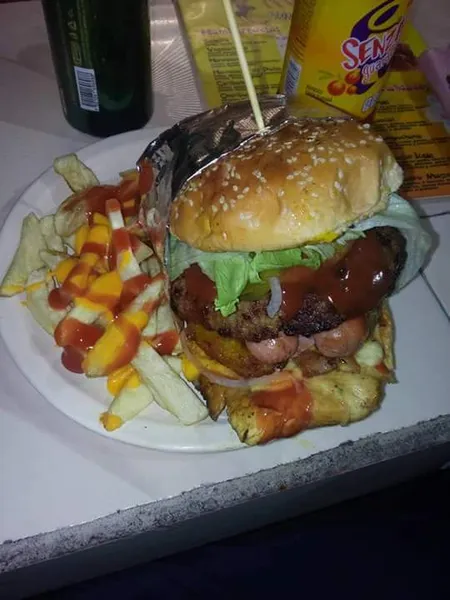Mclucas El Máster de Las Hamburguesas y Algo Mas